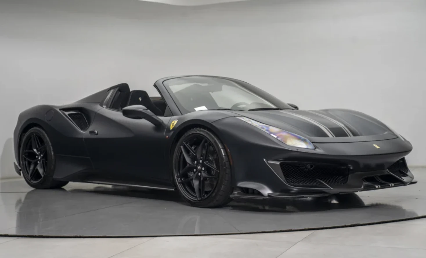 Ferrari 488 Pista Spider 2020: 799.900$