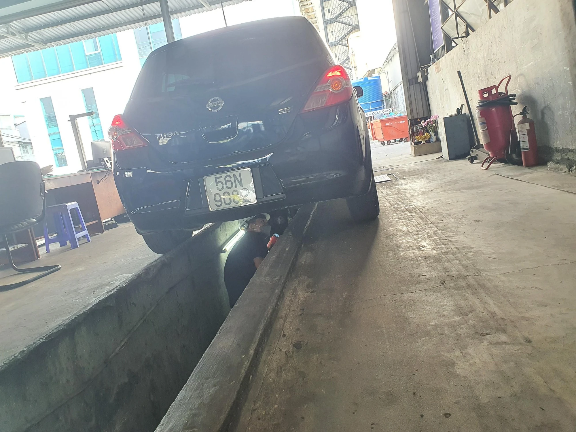 Kiểm định viên thực hiện đúng các quy trình kiểm định. Ảnh: THY NHUNG Kiểm định viên thực hiện đúng các quy trình kiểm định. Ảnh: THY NHUNG
