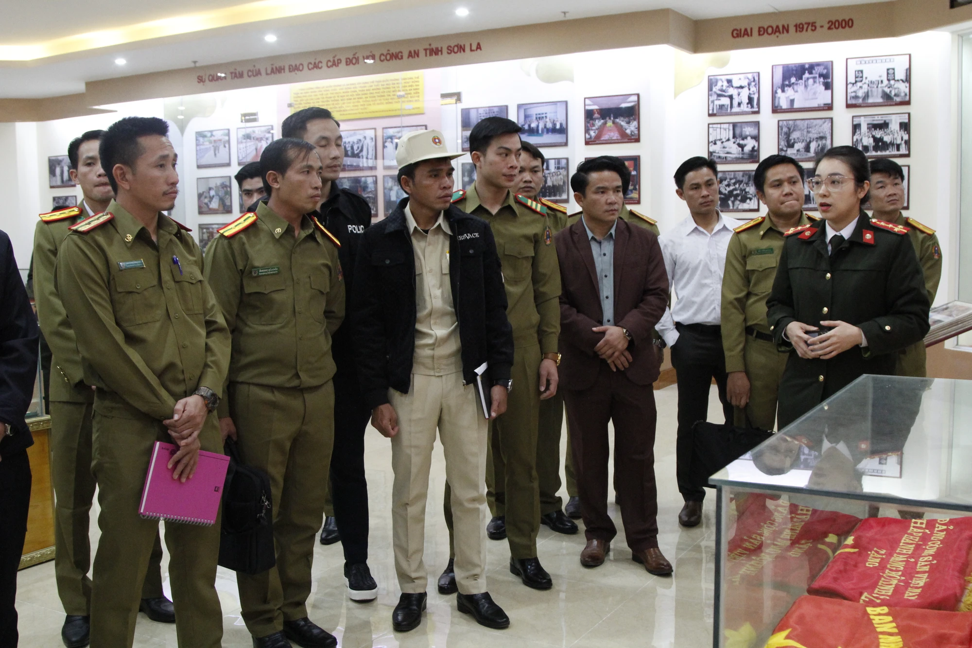 Cong-an-tinh-Son-La-gap-mat-can-bo-chien-si-cong-an-cac-tinh-Bac-Lao-1.JPG