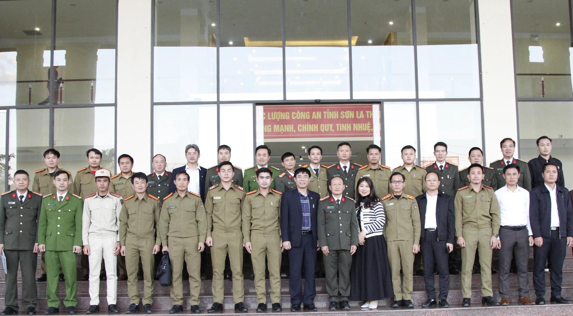 Cong-an-tinh-Son-La-gap-mat-can-bo-chien-si-cong-an-cac-tinh-Bac-Lao-8.JPG