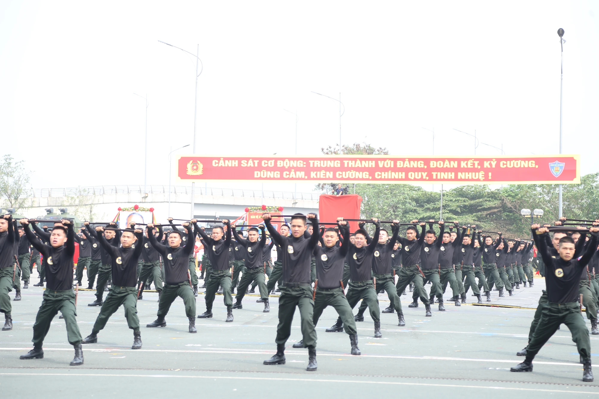 Cscd-don-danh-hieu-anh-hung-luc-kuong-vtnd-10.JPG