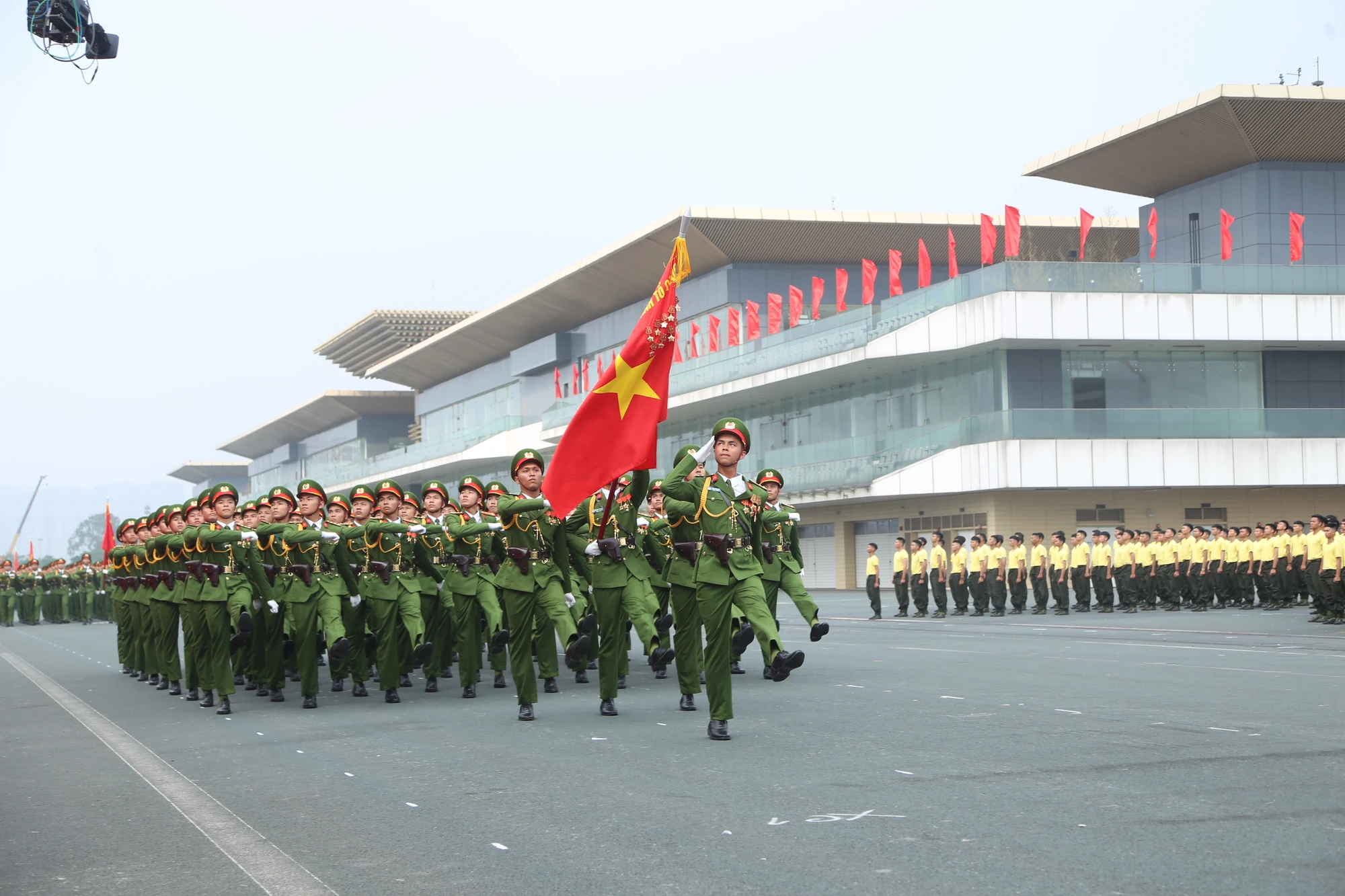 Cscd-don-danh-hieu-anh-hung-luc-kuong-vtnd-3.JPG