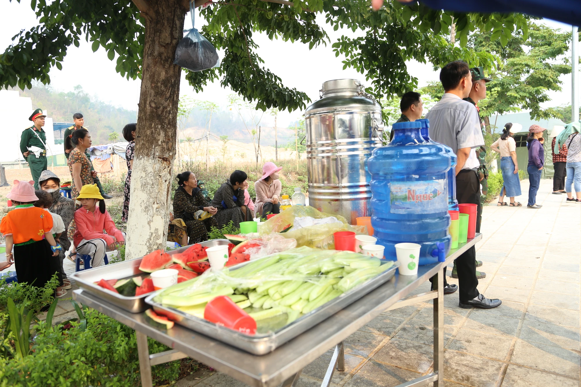 Nguoi-dan-Dien-Bien-tie-xuc-luc-luong-dieu-binh-dieu-hanh-3.JPG