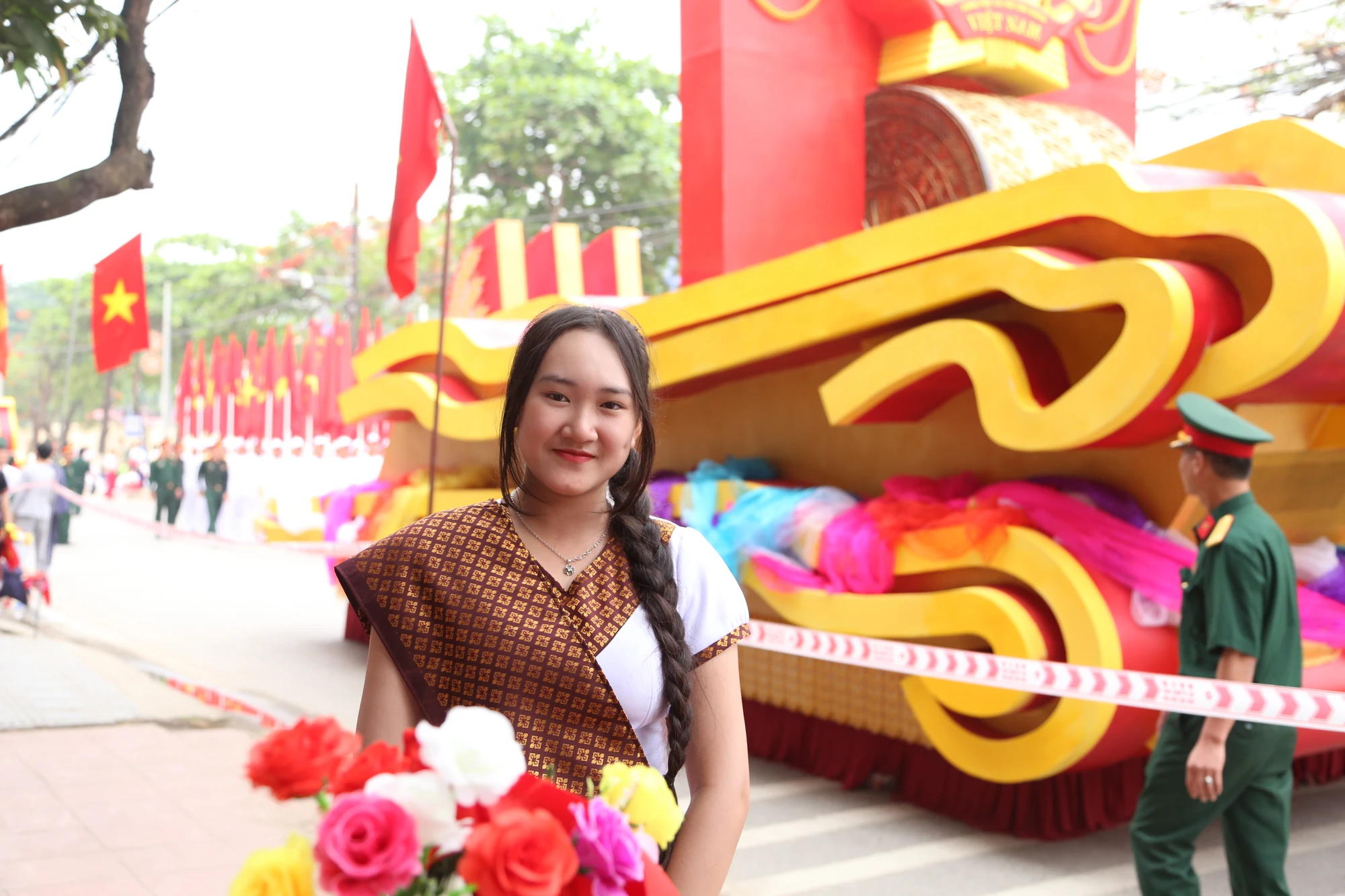 Khoi-ruoc-Quoc-huy-le-ky-niem-70-nam-chien-thang-Dien-Bien-Phu-13.JPG