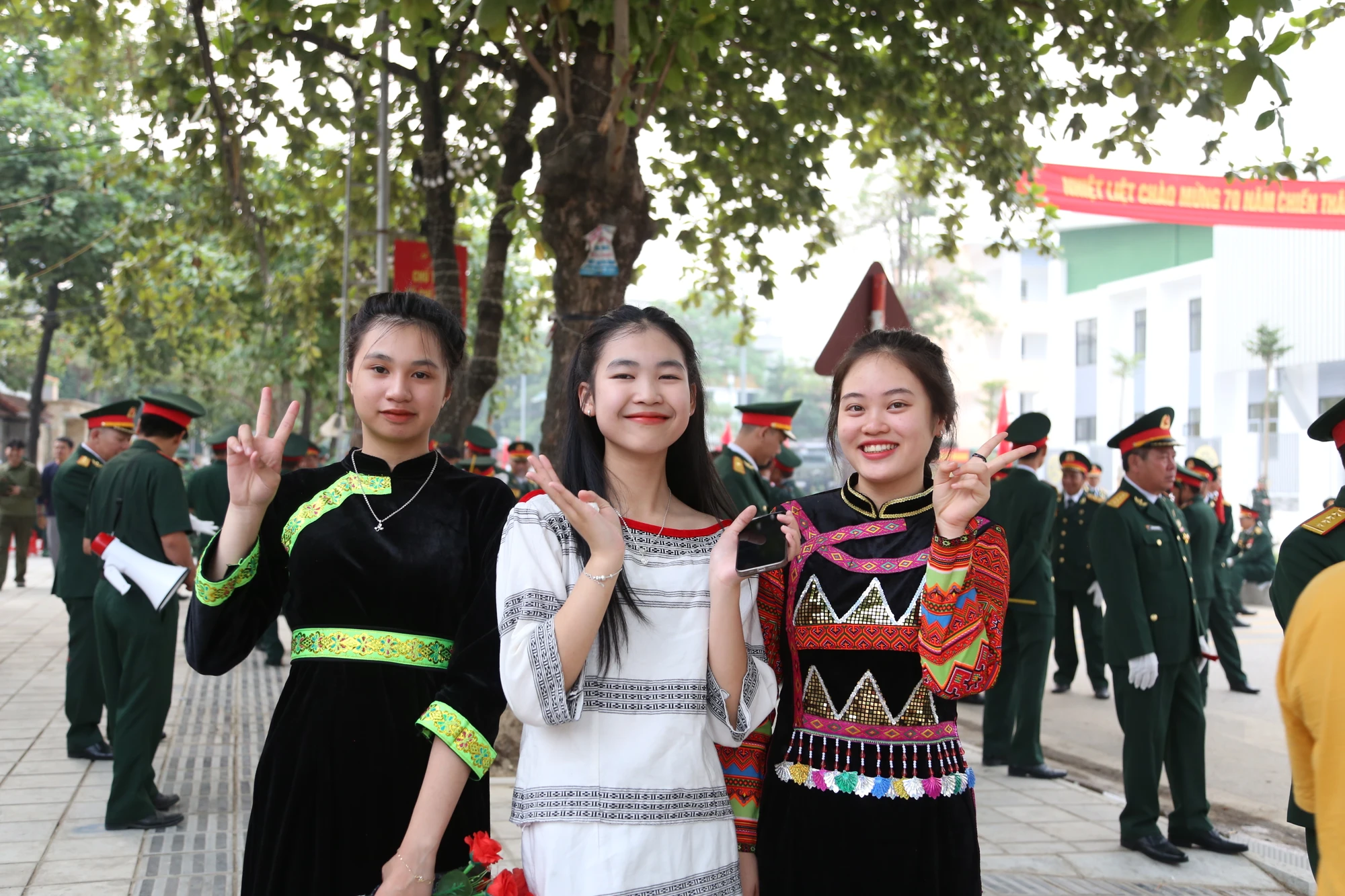 Khoi-ruoc-Quoc-huy-le-ky-niem-70-nam-chien-thang-Dien-Bien-Phu-3.JPG