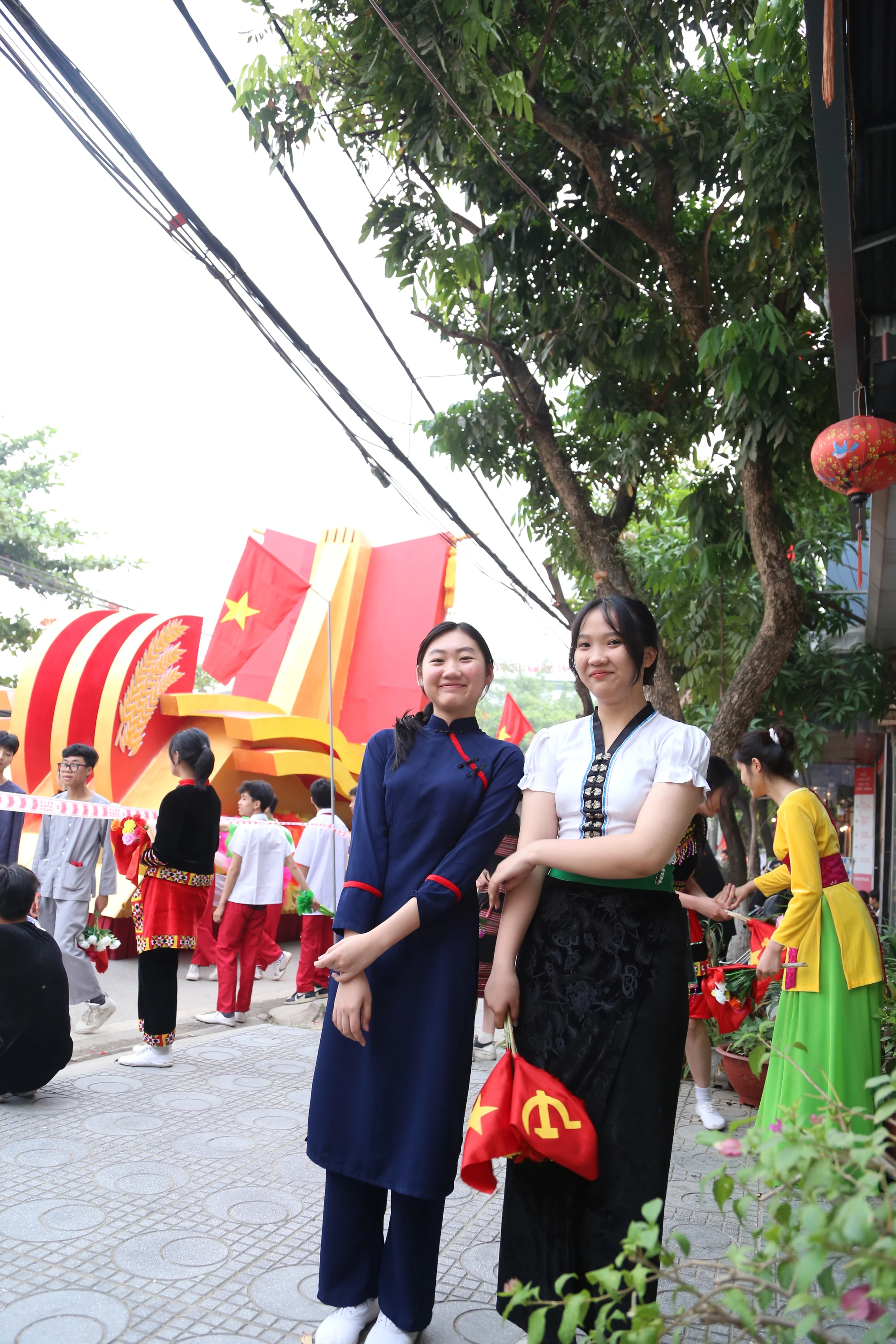 Khoi-ruoc-Quoc-huy-le-ky-niem-70-nam-chien-thang-Dien-Bien-Phu-5.JPG