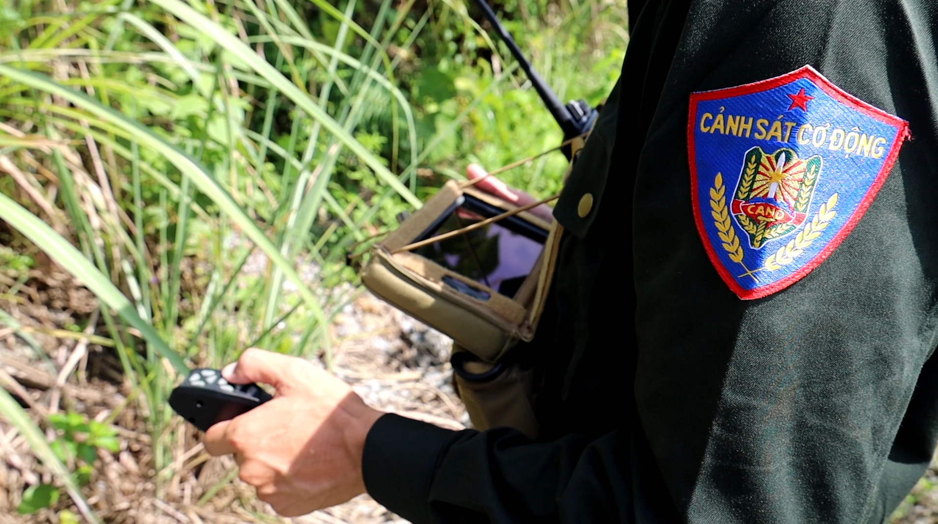 Can-canh-Canh-sat-dac-nhiem-ren-quan-chong-khung-bo-4.png