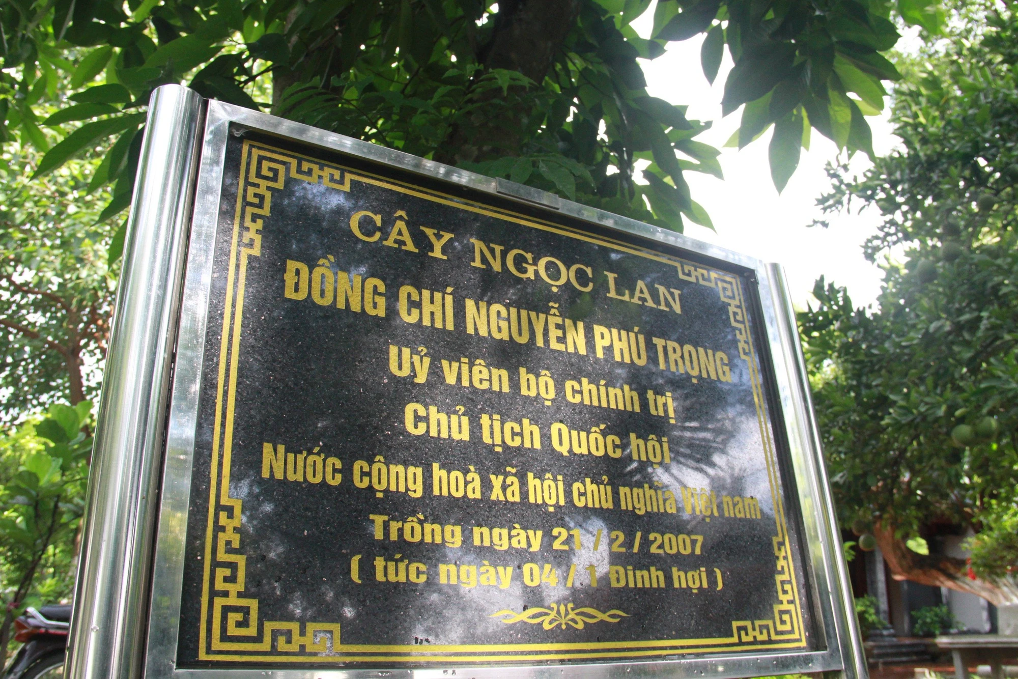 Tinh-lang-nghia-xom-khi-hay-tin-Tong-Bí-thu-Nguyen-Phu-Trong-tu-tran-24.jpg