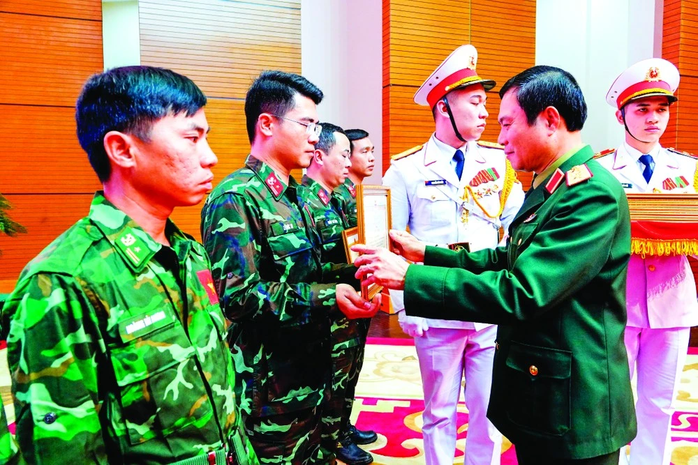 cuu-nan-cuu-ho-cong-binh-viet-nam-di-truoc-ve-sau-9-7223.jpg