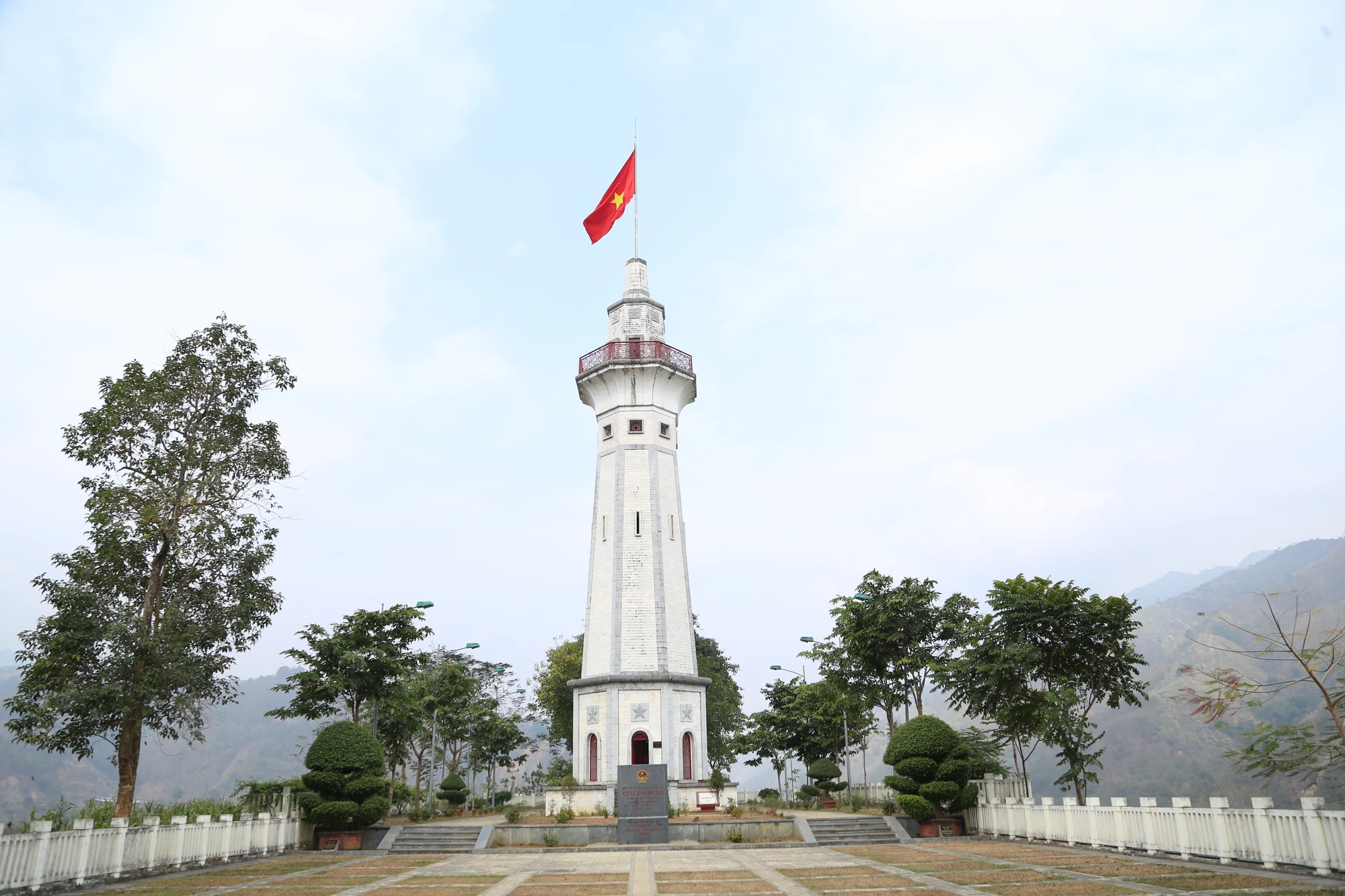 Linh thiêng Cột cờ Lũng Pô - Nơi con sông Hồng chảy vào đất Việt