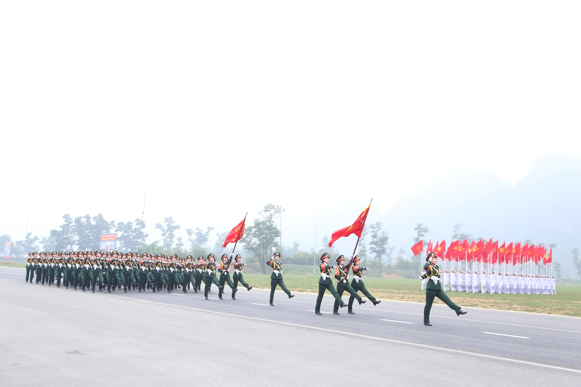 Bo-truong-quoc-phong-kiem-tra-hop-luyuen-dieu-binh-dieu-hanh-13.JPG