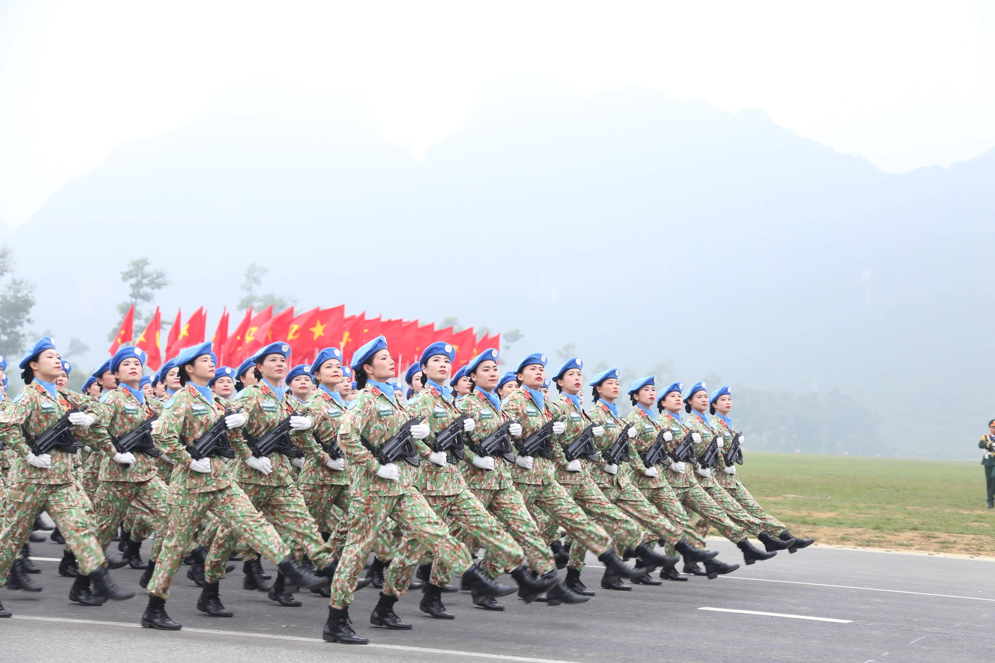 Bo-truong-quoc-phong-kiem-tra-hop-luyuen-dieu-binh-dieu-hanh-16.JPG