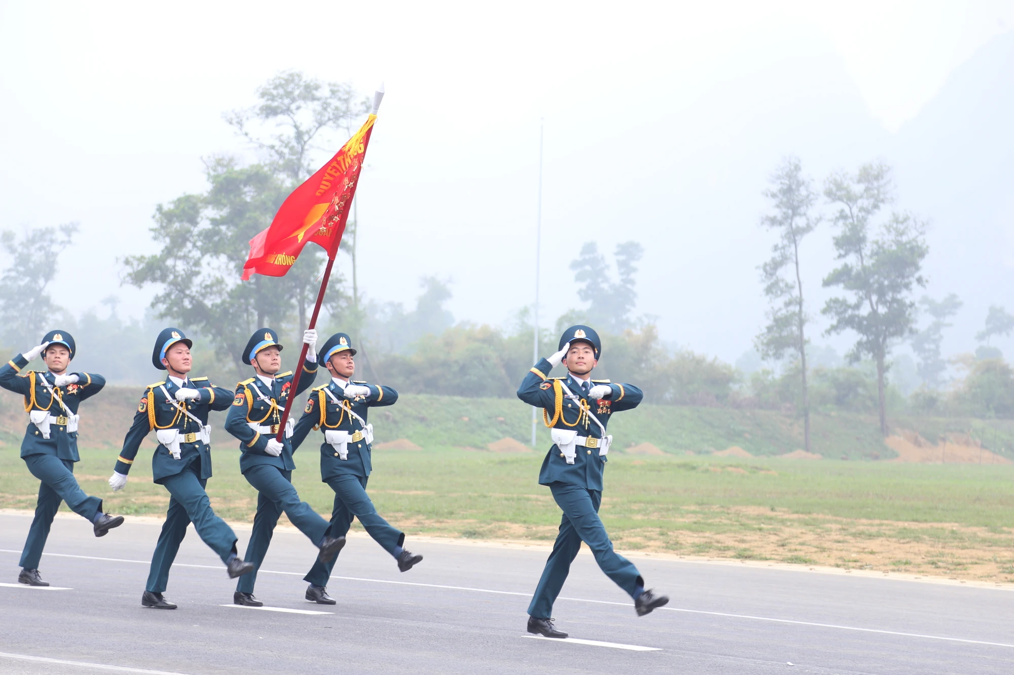 Bo-truong-quoc-phong-kiem-tra-hop-luyuen-dieu-binh-dieu-hanh-8.JPG