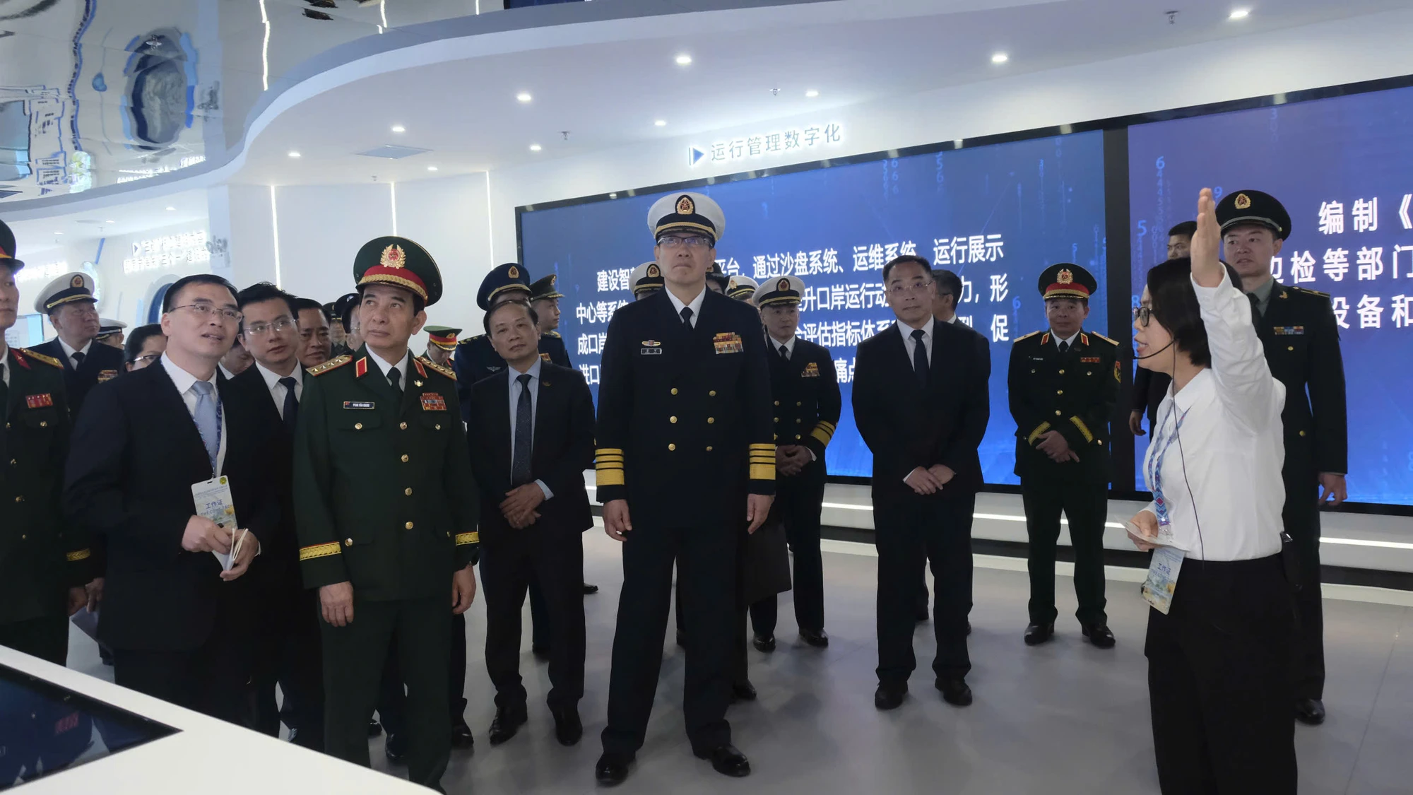 Bat-dau-cac-hoat-dong-giao-luu-huu-nghi-quóc-phong-Viet-Nam-Trung-Quoc-11.jpg