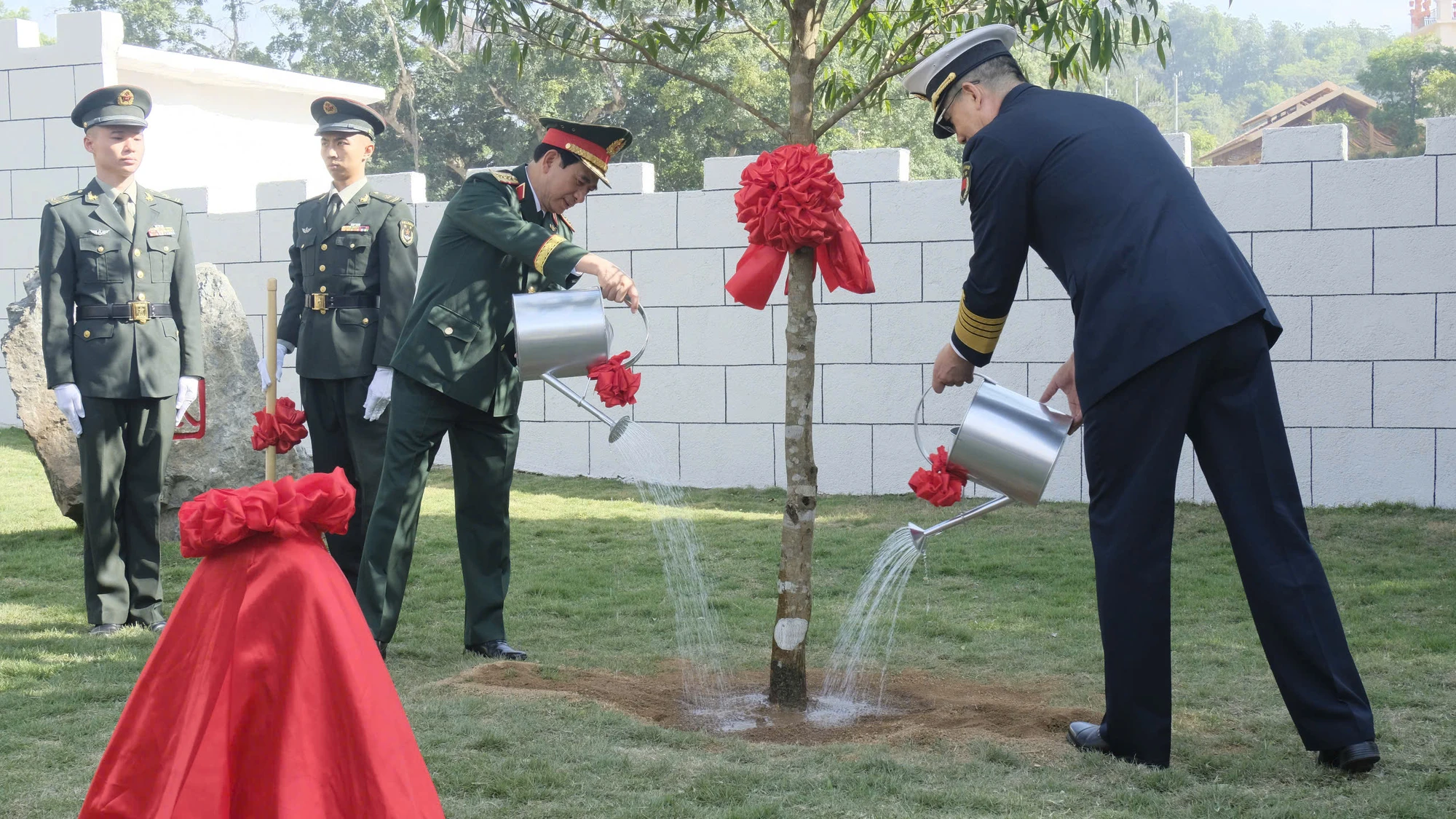 Bat-dau-cac-hoat-dong-giao-luu-huu-nghi-quóc-phong-Viet-Nam-Trung-Quoc-9.jpg