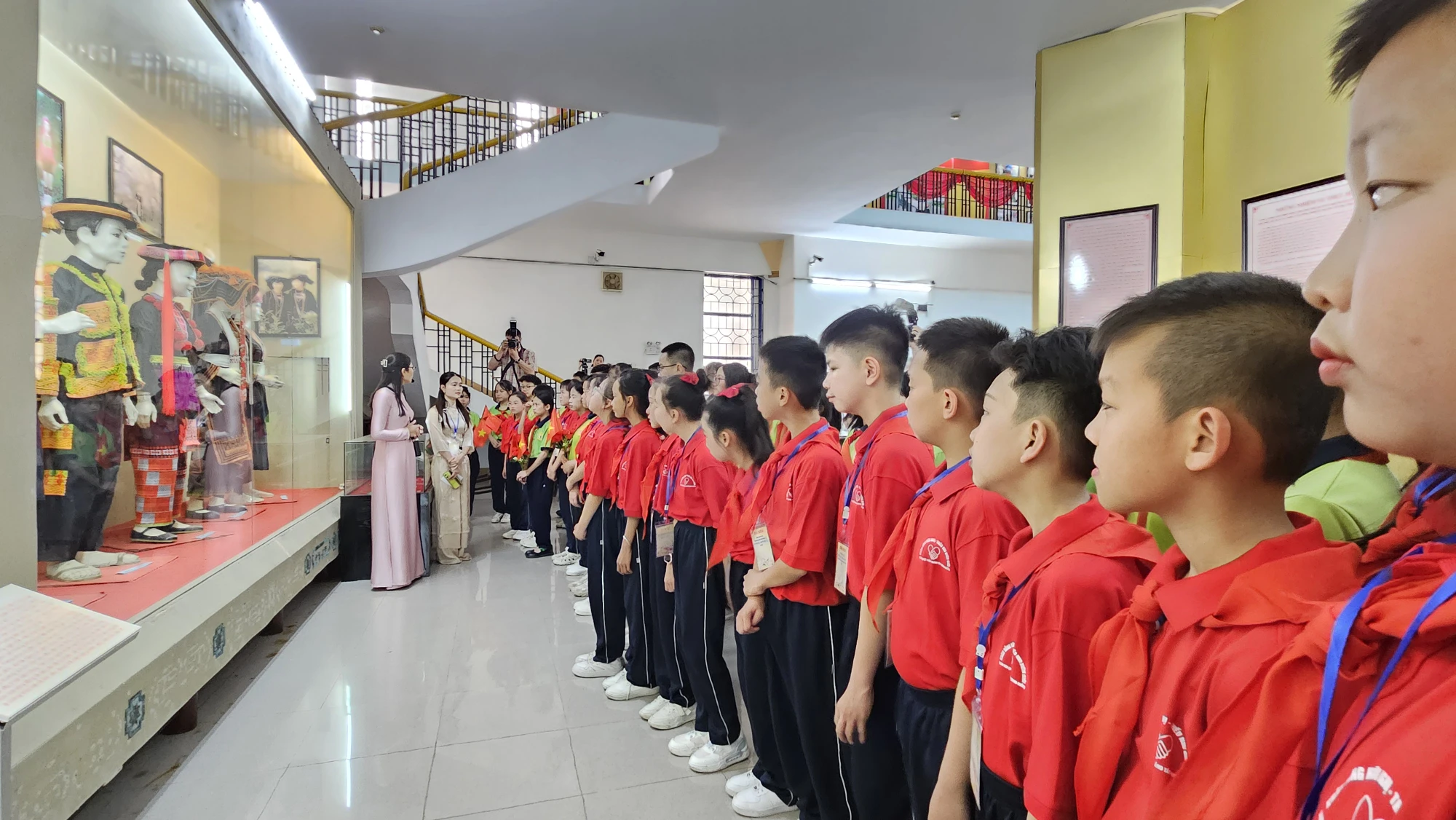 Giao-luu-hoc-sinh-bien-gioi-Viet-Nam-Trung-Quoc-2.jpg
