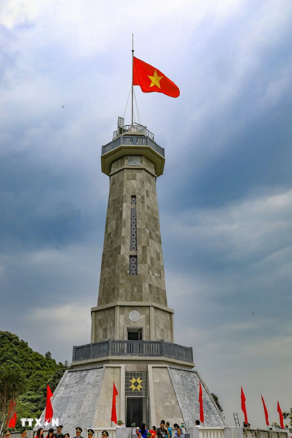 Cot-co-A-pa-chai-gan-ket-bien-cuong-lan-toa-niem-tu-hao-dan-toc-7.jpg