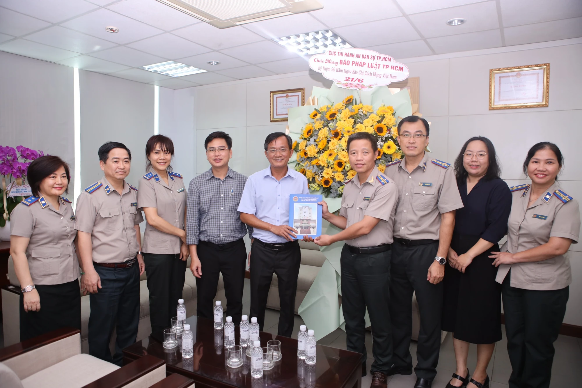 bao-phap-luat-tp.hcm-10.jpg