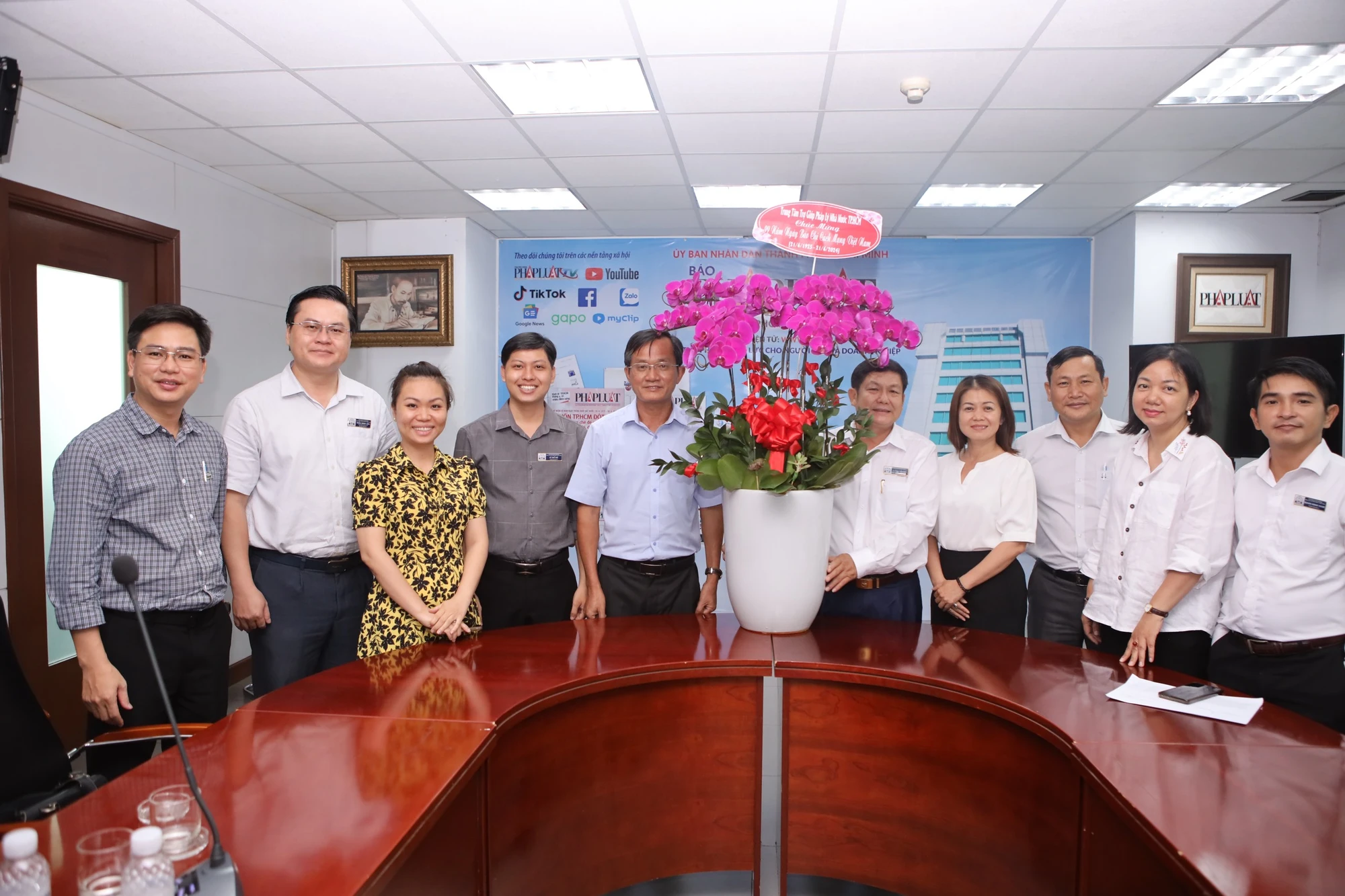 bao-phap-luat-tp.hcm-9.jpg