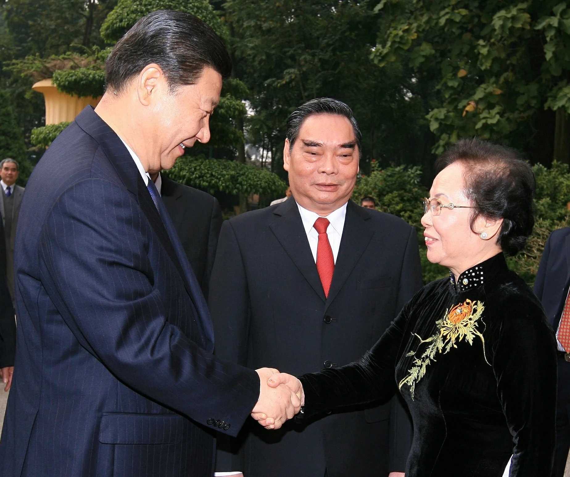 nhin-lai-bon-lan-ong-tap-can-binh-tham-viet-nam-2.jpg