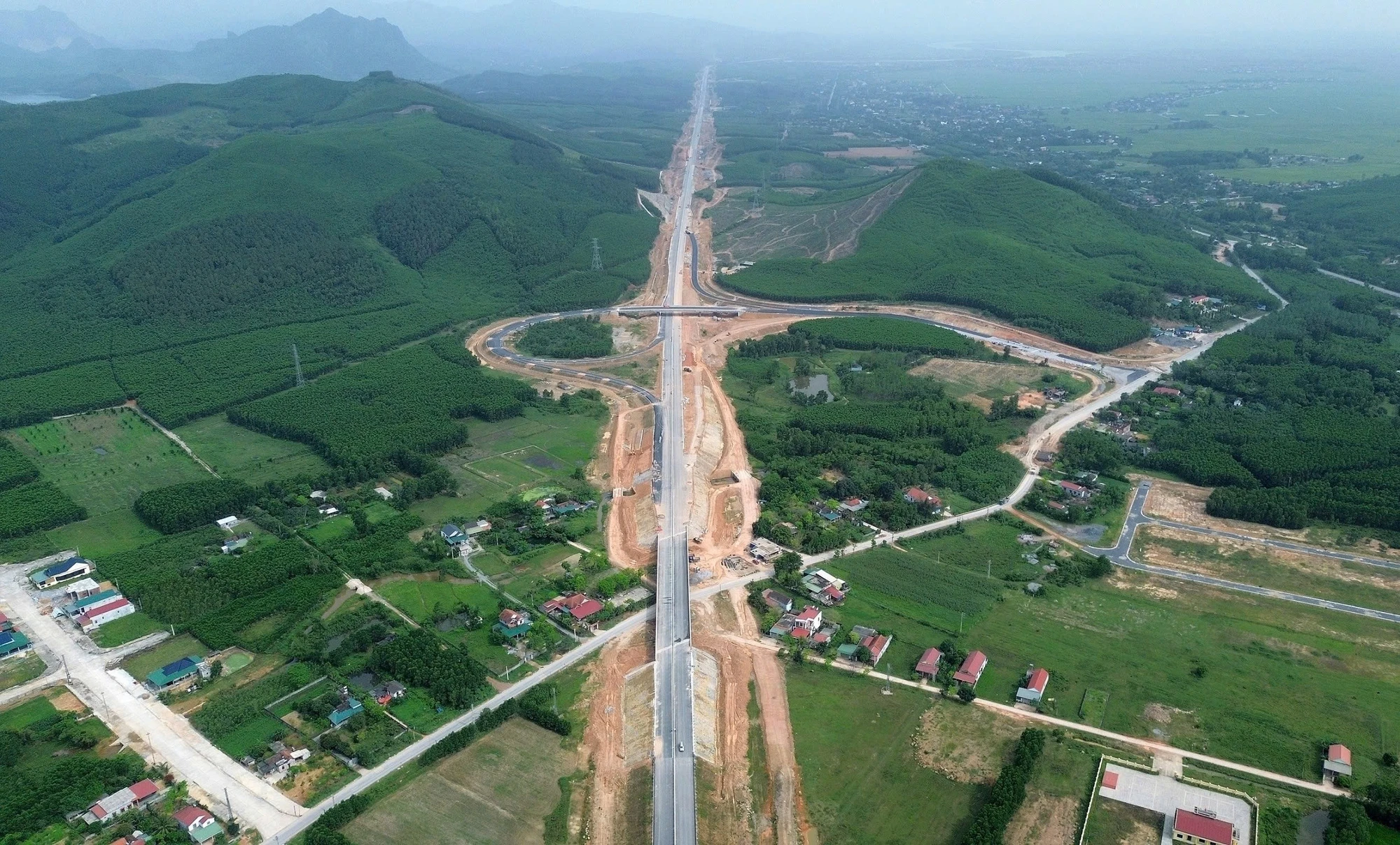 Sắp thông toàn tuyến cao tốc Bắc - Nam từ Cao Bằng đến Cà Mau