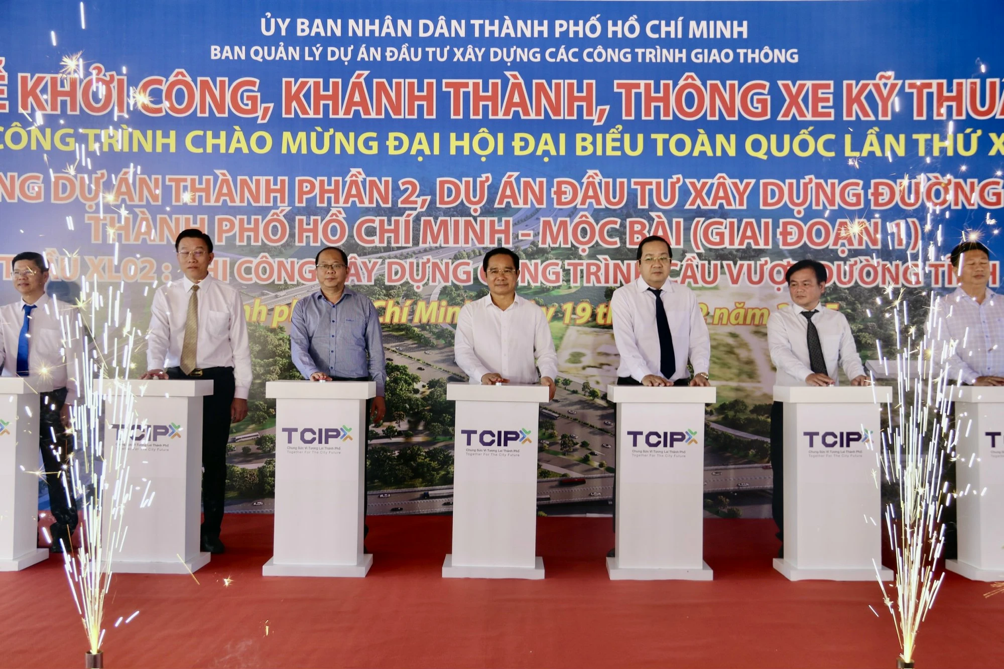 Chủ tịch UBND TP.HCM Nguyễn Văn Được bấm nút khởi công cao tốc TP.HCM - Mộc Bài