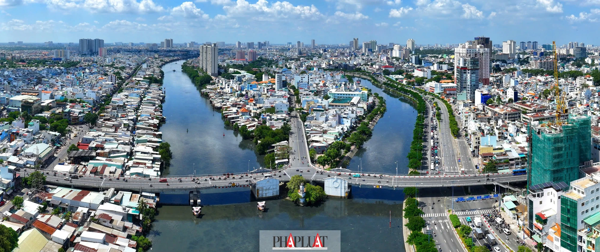 Dự án bờ bắc Kênh Đôi (quận 8) đã duyệt hết quy hoạch và chờ công tác bồi thường giải phóng mặt bằng được triển khai. Ảnh: NGUYỄN TIẾN