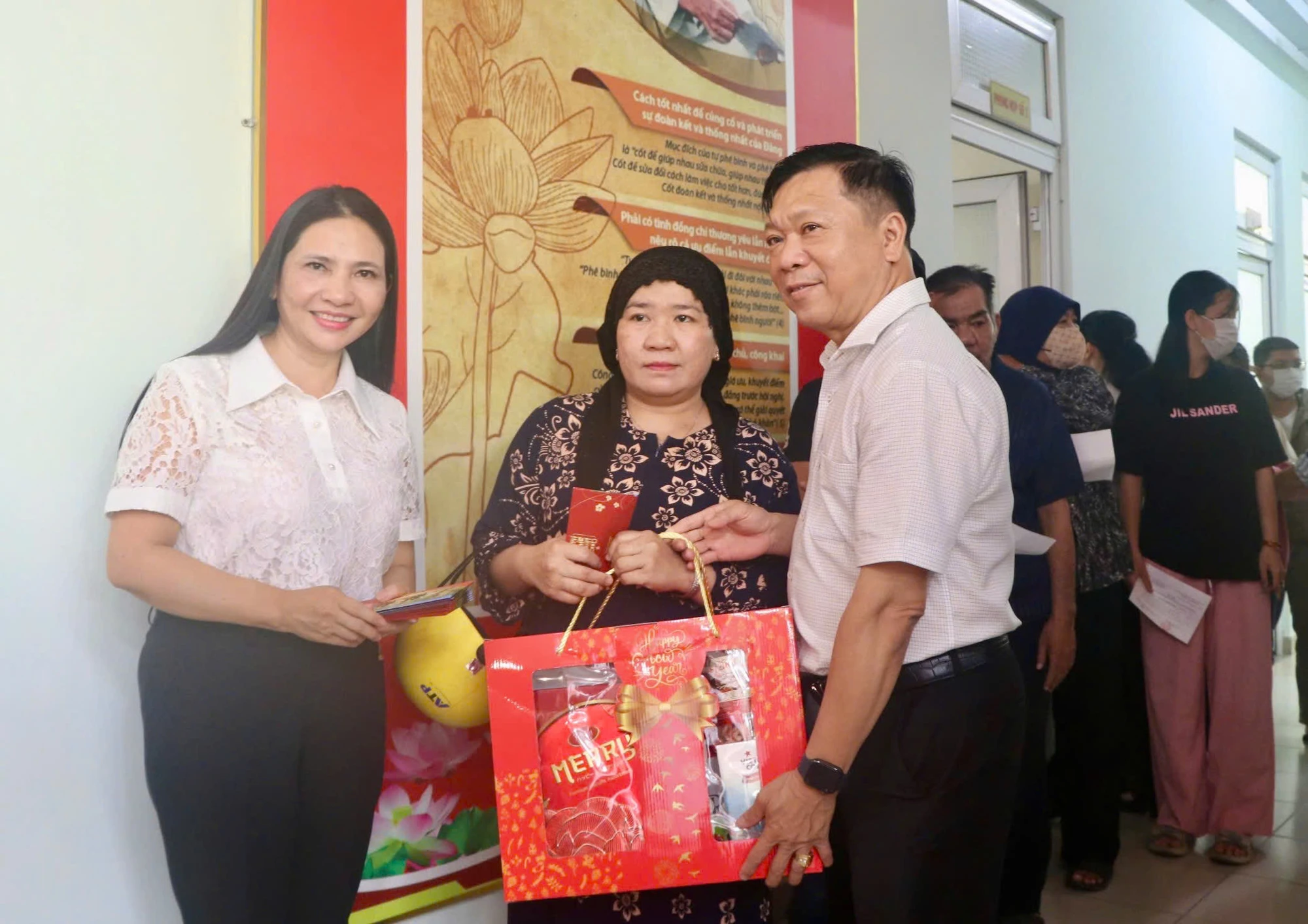 chanh-an-tand-tp-hcm-le-thanh-phong-trao-qua-tet-cho-dong-bao-dan-toc-cham-va-nguoi-dan-kho-khan-6.jpg