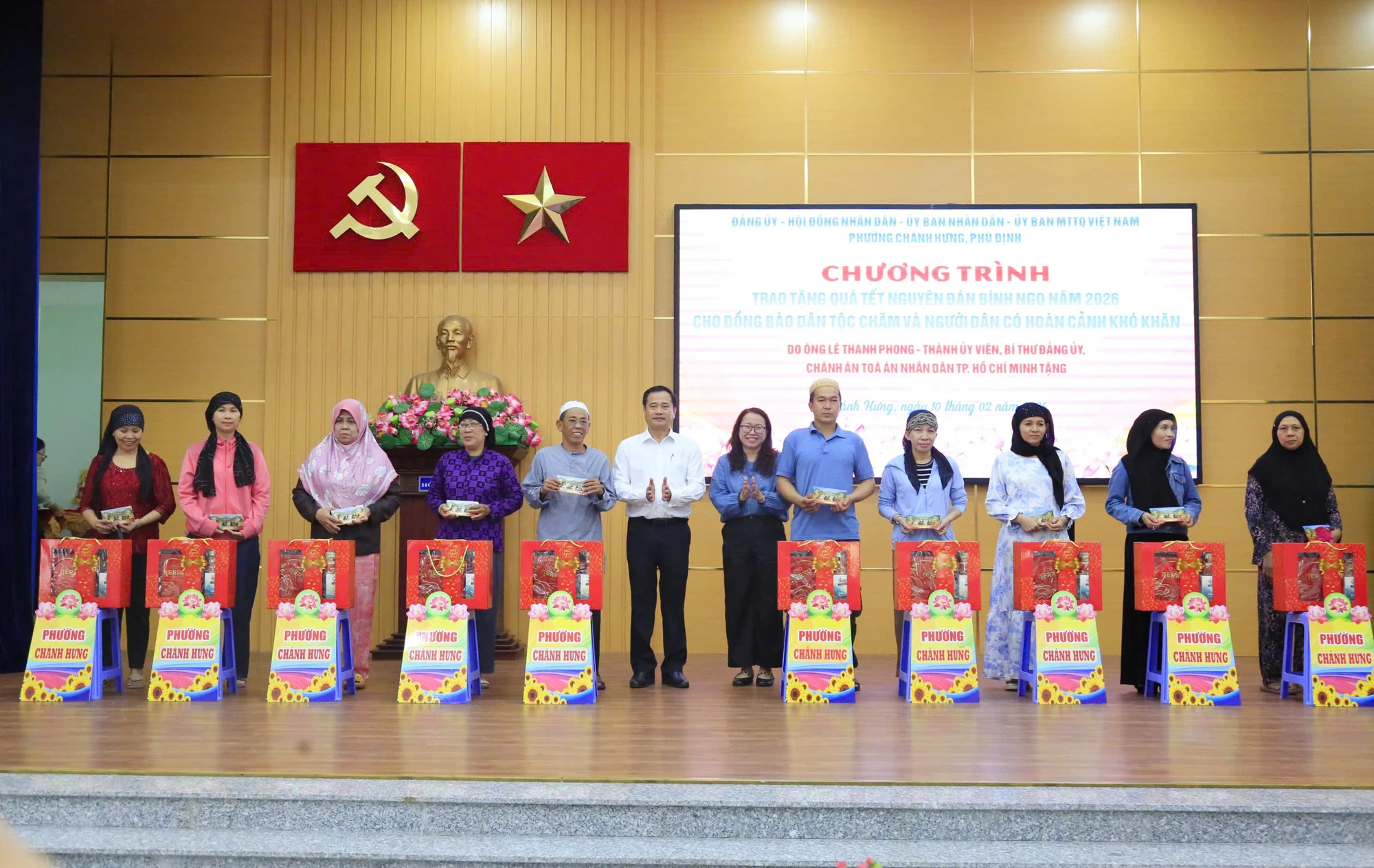 chanh-an-tand-tp-hcm-le-thanh-phong-trao-qua-tet-cho-dong-bao-dan-toc-cham-va-nguoi-dan-kho-khan-9.jpg