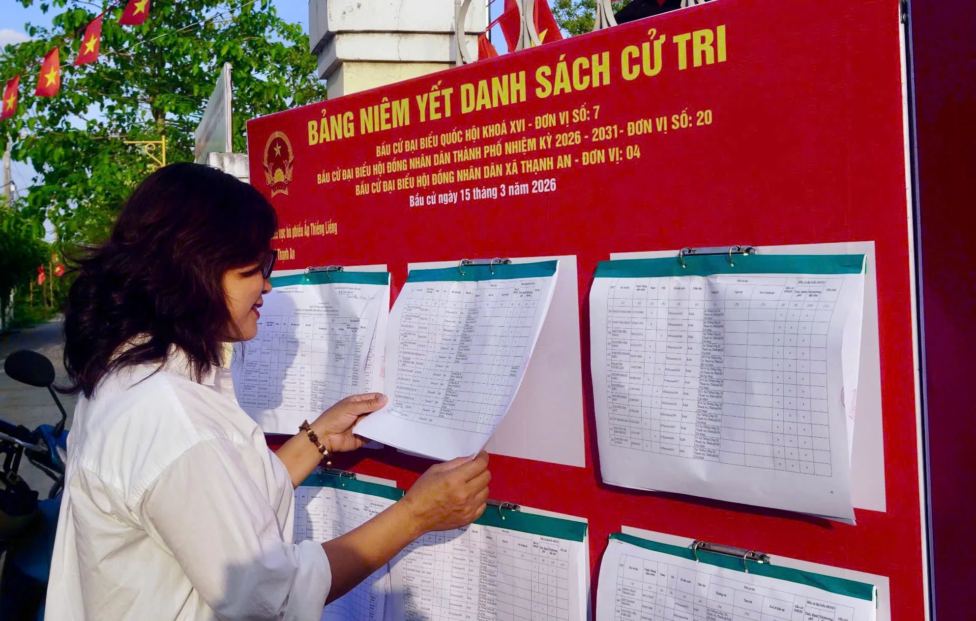 truoc-gio-bau-cu-cu-tri-ap-thieng-lieng-san-sang-gui-gam-niem-tin-qua-la-phieu-.jpg