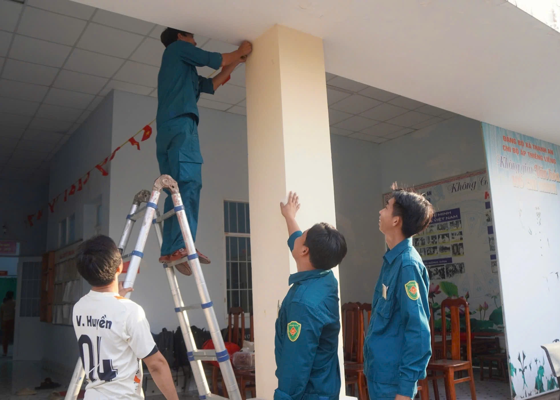 truoc-gio-bau-cu-cu-tri-ap-thieng-lieng-san-sang-gui-gam-niem-tin-qua-la-phieu-.jpg