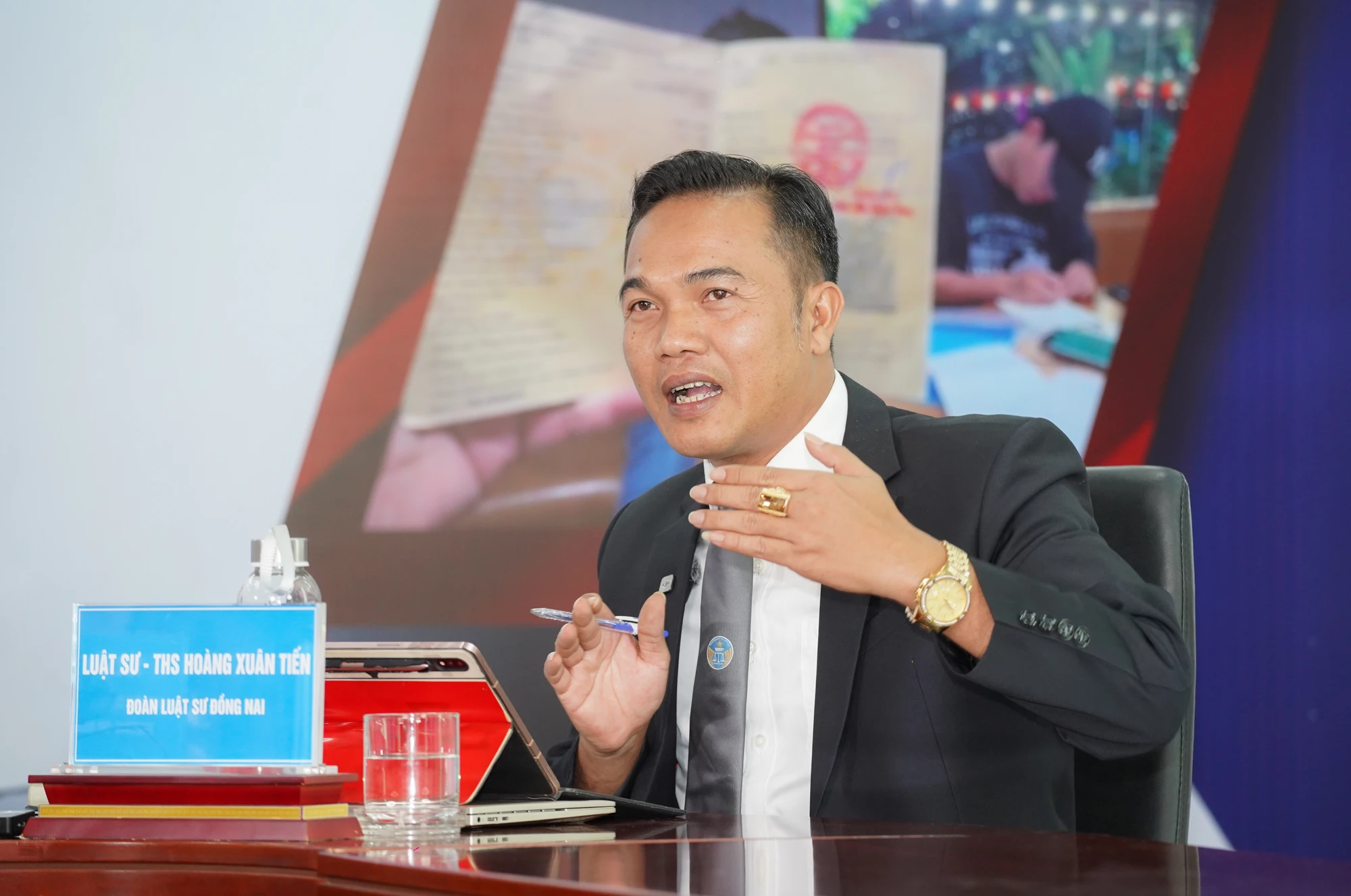 vi-sao-xe-ngan-dang-the-chap-van-bi-mang-ra-ngoai-mua-ban-2.jpg