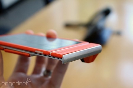 Loa ngoài cũng là một trong những thành phần có thể thay thế