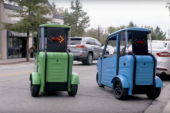 Xe có thể đạt tốc độ tối đa khoảng 37 mph (60 km/h). Ảnh: Autoevolution. Gap -go-xe- ba- banh- chay-dien-trong-giong-nhu-oto-4.jpg
