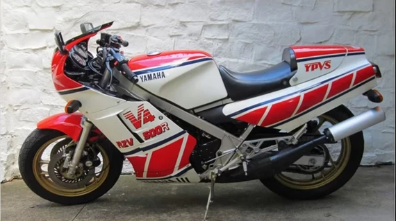 Yamaha RZV500 1985. Ảnh: Topspeed. Top-mau-xe-may-Yamaha-co-dien-dang-gia-ca-gia-tai-RZV500 1985.JPG