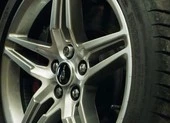 Xe điện của Tesla khiến các kỹ sư Nhật bó tay ảnh 1 Công nghệ mới giúp hạn chế mất trộm bánh xe hơi
