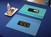 Màn hình Samsung Galaxy S9 xuất hiện nhiều điểm chết ảnh 1 Cận cảnh màn mổ xẻ iPhone X và Galaxy S9 Plus