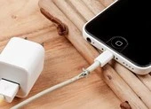 Cách xem dung lượng pin của các thiết bị kết nối với iPhone ảnh 1 Cáp Lightning dỏm sẽ khiến iPhone bị hư hỏng?
