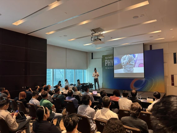 Nhà sáng lập và điều hành Phygital Labs giới thiệu về Nomion. Nhà sáng lập và điều hành Phygital Labs giới thiệu về Nomion.