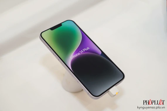 iPhone 14 series giảm giá mạnh sau khi iPhone 15 ra mắt. Ảnh: TIỂU MINH iPhone cũ giảm giá mạnh sau khi iPhone 15 series ra mắt