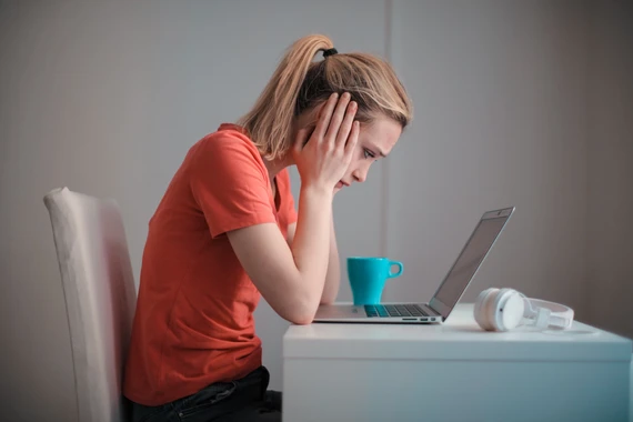 Chặn bớt các bình luận không mong muốn trên Facebook. Ảnh: Pexels Chặn bớt các bình luận không mong muốn trên Facebook. Ảnh: Pexels