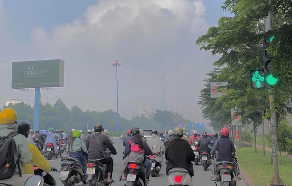 Mức ô nhiễm không khí sáng nay ở TP.HCM ở mức cao. Ảnh: ĐÔ NGUYỄN o-nhiem-khong-khi.jpg