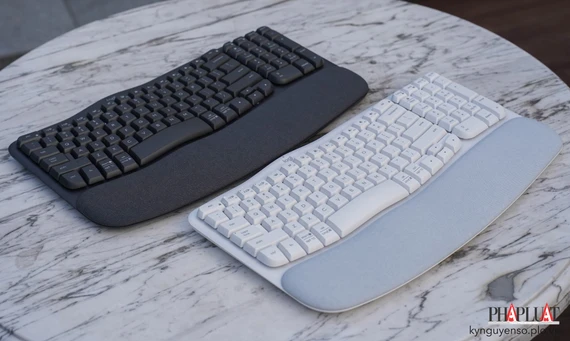 Bàn phím Logitech Wave Keys có thiết kế độc lạ. Ảnh: TIỂU MINH Bàn phím Logitech Wave Keys có thiết kế độc lạ. Ảnh: TIỂU MINH