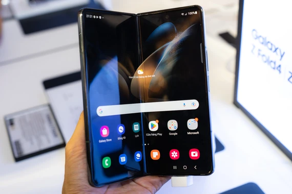 Smartphone gập Samsung chiếm phần lớn thị phần. Ảnh: TIỂU MINH Smartphone gập Samsung chiếm phần lớn thị phần. Ảnh: TIỂU MINH