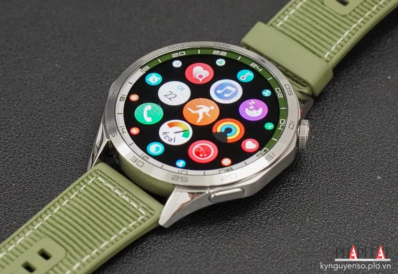 Giao diện HarmonyOS đơn giản, mượt mà và dễ sử dụng. Ảnh: TIỂU MINH Giao diện HarmonyOS trên Huawei watch GT 4 đơn giản, mượt mà và dễ sử dụng. Ảnh: TIỂU MINH