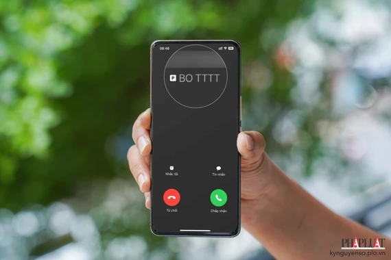 Cuộc gọi từ Bộ TTTT và nhà mạng sẽ hiển thị tên định danh nhằm hạn chế cuộc gọi giả mạo. Ảnh: TIỂU MINH Cuộc gọi từ Bộ TTTT và nhà mạng sẽ hiển thị tên định danh nhằm hạn chế cuộc gọi giả mạo