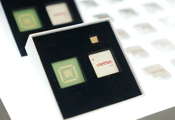 Viettel giới thiệu chip 5G DFE đầu tiên do kỹ sư Viettel thiết kế. Viettel giới thiệu chip 5G DFE đầu tiên do kỹ sư Viettel thiết kế.