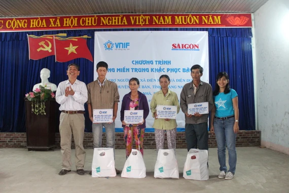 VNIF hỗ trợ người dân Quảng Nam khắc phục hậu quả bão lũ ảnh 1 VNIF hỗ trợ người dân Quảng Nam khắc phục hậu quả bão lũ ảnh 1