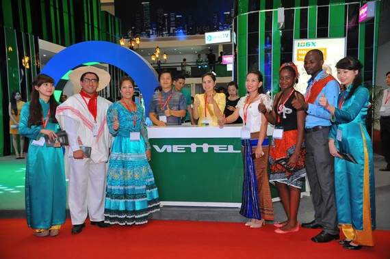 “Thành phố công nghệ” của Viettel thu hút khách tham quan ảnh 1 “Thành phố công nghệ” của Viettel thu hút khách tham quan ảnh 1