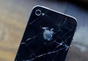 Apple bị kiện vì iPhone 4 vỡ kính ảnh 1 Apple bị kiện vì iPhone 4 vỡ kính ảnh 1